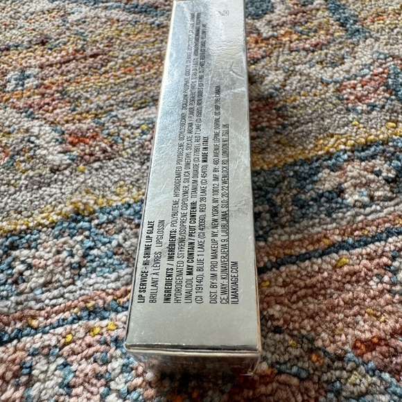 IL MAKIAGE Lip Service Hi-Shine Lip Glaze in PDA - Picture 3 of 4